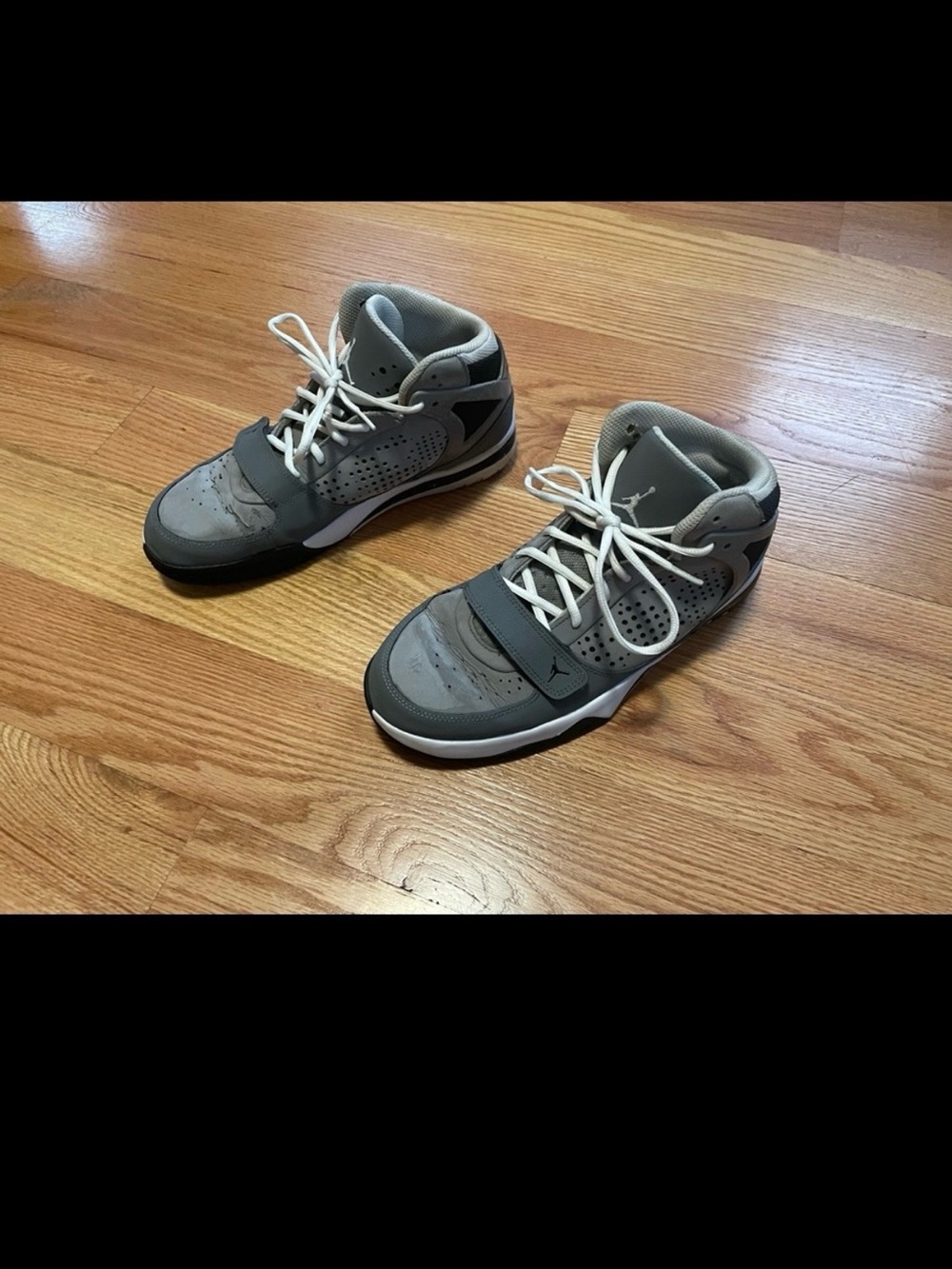 Jordan Men’s Size 10 Gray White High Top Basketball Shoes Sneakers - Picture 8 of 9